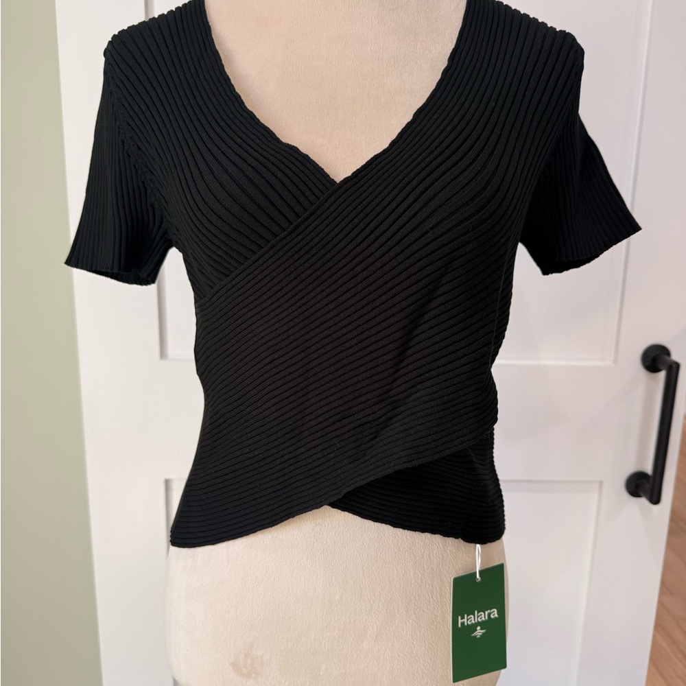 HALARA NWT Black Ribbed Crossover Crop Top